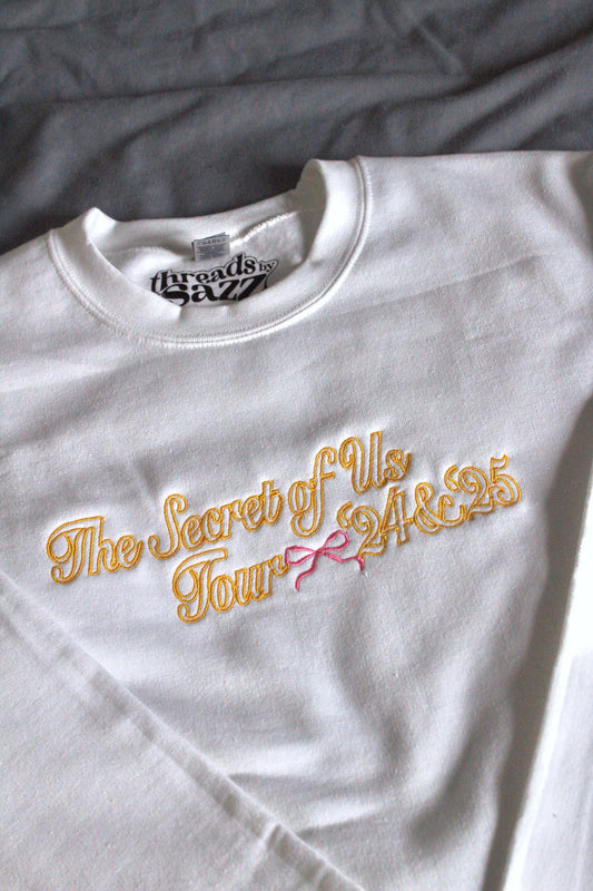 "tsou tour" embroidered crewneck